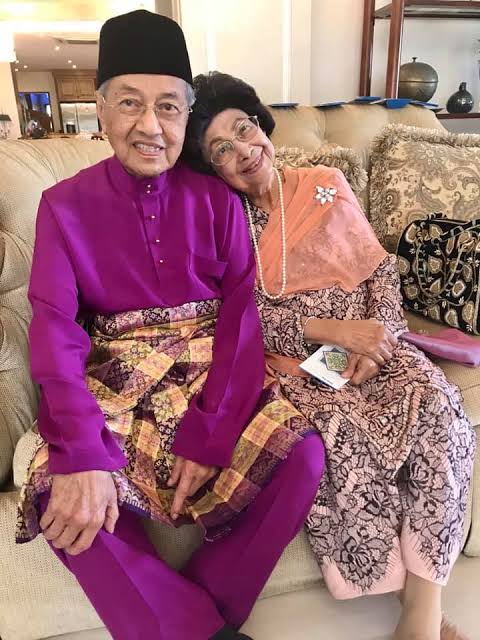Siti Hasmah dies aged 100